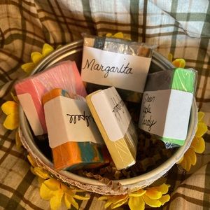 Lot of 6 mini handmade soaps NEW
